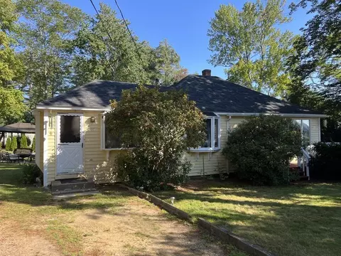 19 Pinecroft Ave, North Brookfield, MA 01535
