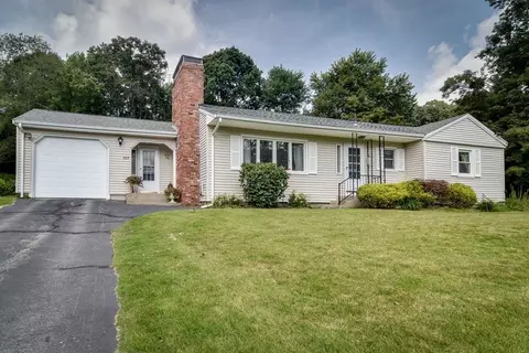 107 Hartford Ave W, Mendon, MA 01756