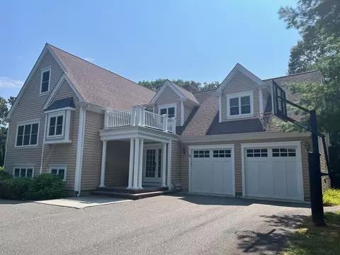 14 Inkberry Ln, Falmouth, MA 02556
