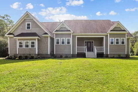 32 Mackady Ct, Westport, MA 02790