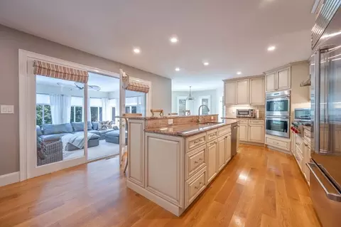 5 Strawberry Ln, Canton, MA 02021 photo 8