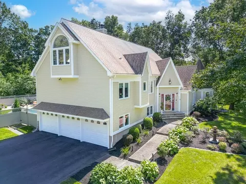 5 Strawberry Ln, Canton, MA 02021 photo 2