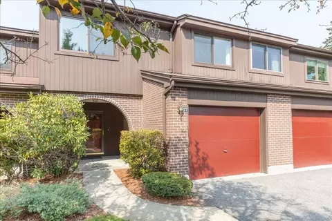 27 Country Club Rd #27, Peabody, MA 01960