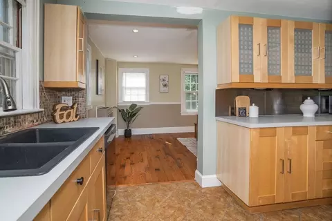 35 Bronson Ter, Springfield, MA 01108 photo 5