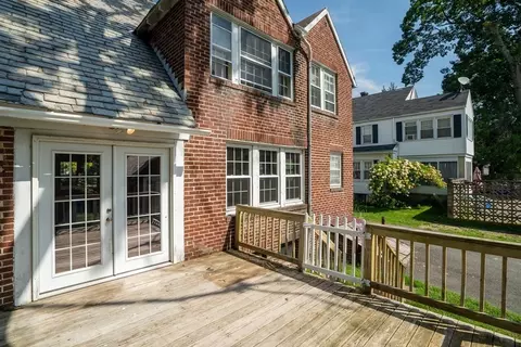 35 Bronson Ter, Springfield, MA 01108 photo 2