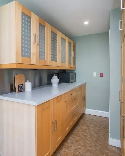 35 Bronson Ter, Springfield, MA 01108 photo 6