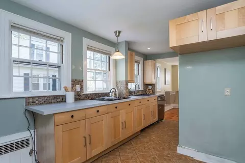 35 Bronson Ter, Springfield, MA 01108 photo 8