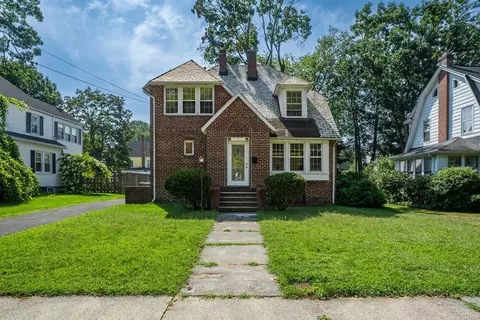 35 Bronson Ter, Springfield, MA 01108