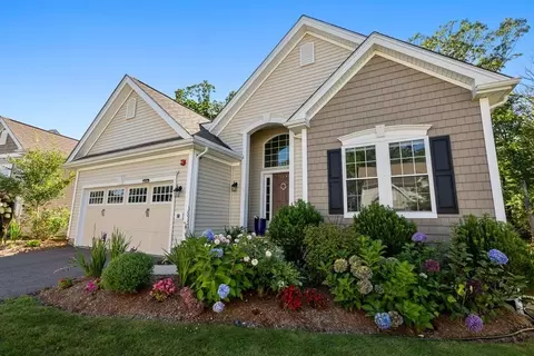 50 Primrose Cir #50, Hopkinton, MA 01748