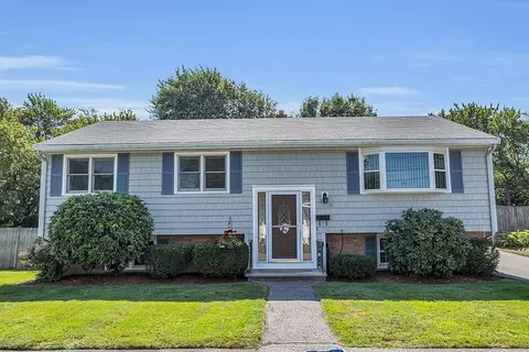 11 Esquire Dr, Peabody, MA 01960