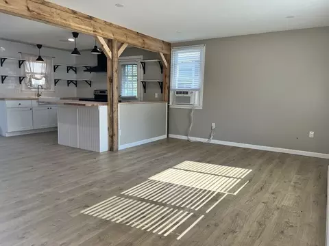 35 Gladstone St, Springfield, MA 01109 photo 2