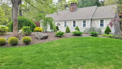 4 Wolf Hill Rd, Sandwich, MA 02537