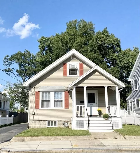90 Oakmere St, Boston, MA 02132