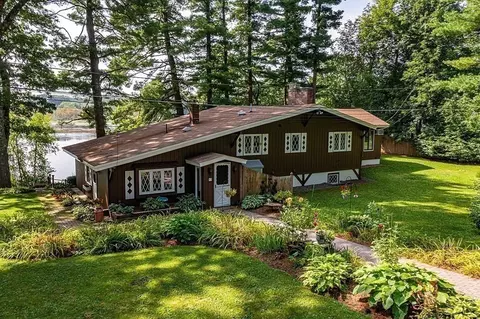 93 Maple Ln, Northborough, MA 01532