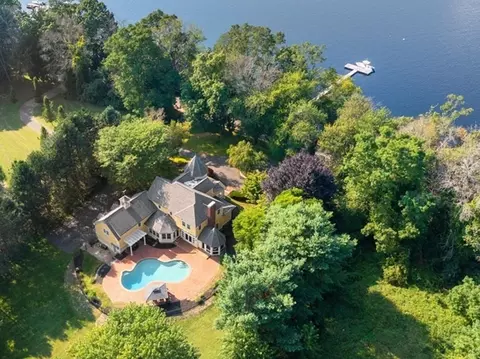83 River Rd, West Newbury, MA 01985