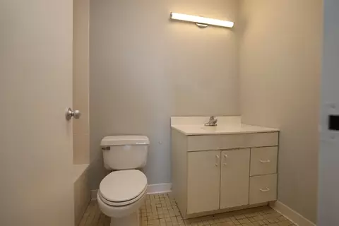 Bath - 77 Pond Ave #906, Brookline, MA 02445 photo 1 of 3