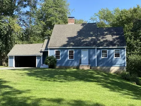 8 Crescent Dr, West Newbury, MA 01985