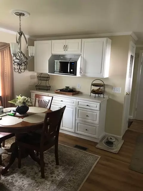 45 Park Ave, Sturbridge, MA 01566