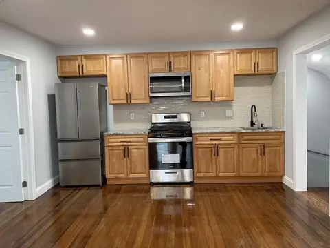 19 Park St, Salem, MA 01970