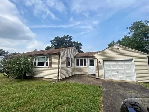 34 Sonia St, Springfield, MA 01129 photo 1