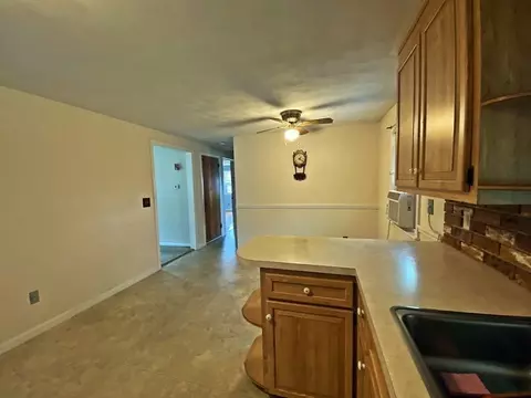 34 Sonia St, Springfield, MA 01129 photo 5