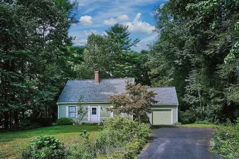 16 Spruce Ln, Northampton, MA 01062
