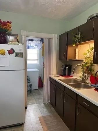 208-210 White St, Springfield, MA 01108 photo 3
