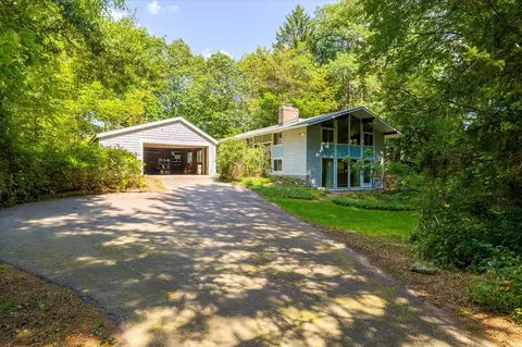 14 Causeway Ln, Medfield, MA 02052