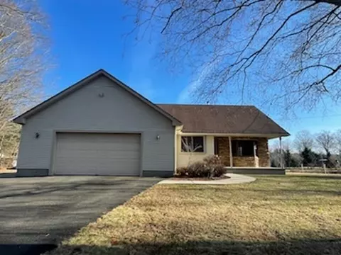 148 Porter St, Granby, MA 01033