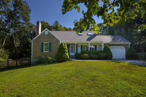 33 Cameron Rd, Falmouth, MA 02556