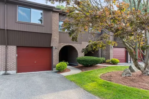 25 Hawthorne Cir #25, Peabody, MA 01960
