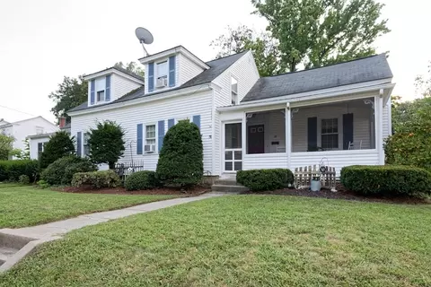 10 Whitin Ave #1, Whitinsville, MA 01588