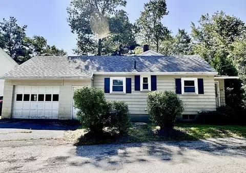 29 Snake Pond Rd, Gardner, MA 01440