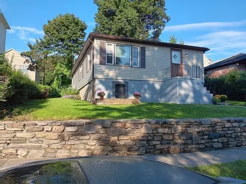 48 Dustin St, Worcester, MA 01604