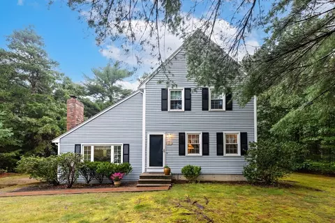 19 Lawrence Rd, Plymouth, MA 02360