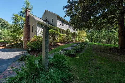 226 Park Rd, Chelmsford, MA 01824
