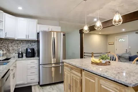 37 Greaney St, Springfield, MA 01104 photo 11