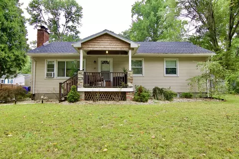 37 Greaney St, Springfield, MA 01104