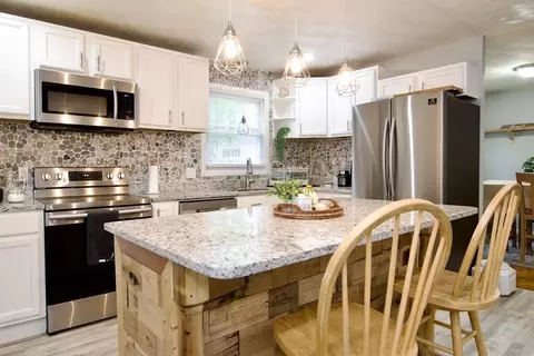 37 Greaney St, Springfield, MA 01104 photo 7