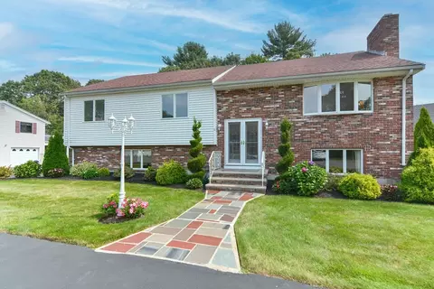 8 Oakridge Dr, Saugus, MA 01906