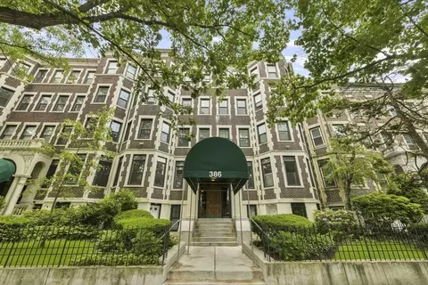 386 Riverway #6, Boston, MA 02115