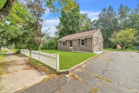 989 Worcester St, Springfield, MA 01151 photo 2