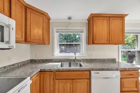 989 Worcester St, Springfield, MA 01151 photo 6