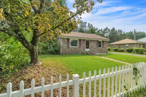 989 Worcester St, Springfield, MA 01151 photo 3