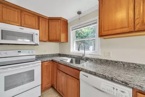 989 Worcester St, Springfield, MA 01151 photo 11