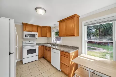 989 Worcester St, Springfield, MA 01151 photo 8