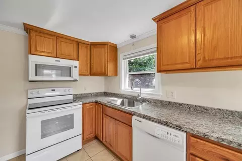 989 Worcester St, Springfield, MA 01151 photo 7