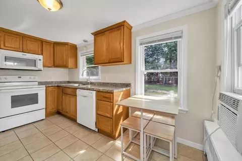 989 Worcester St, Springfield, MA 01151 photo 10