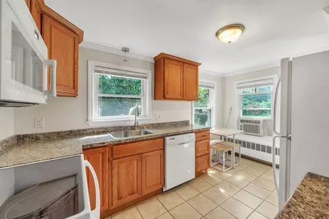 989 Worcester St, Springfield, MA 01151 photo 5
