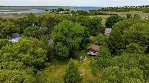 11 Island Park Rd, Ipswich, MA 01938
